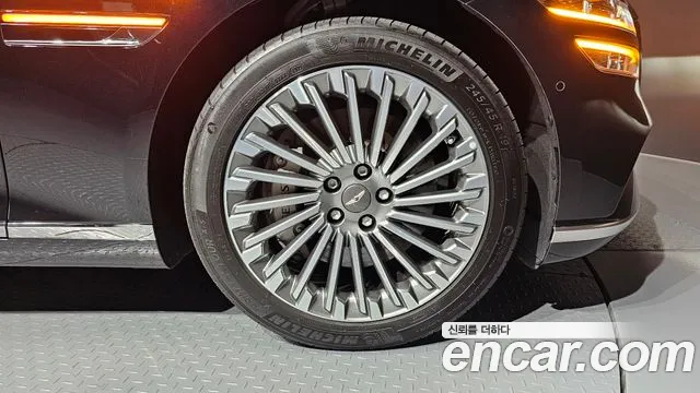Genesis G80 Electrified G80 (RG3) — Фото автомобиля 11