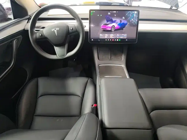 Tesla Model Y — Фото автомобиля 9