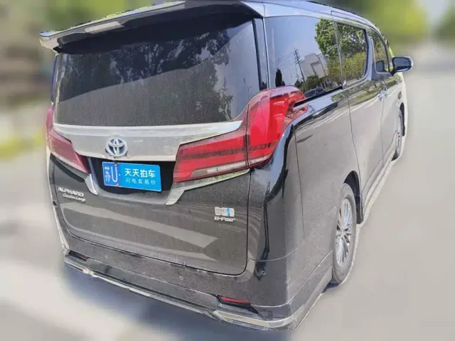 Toyota Alphard — Фото автомобиля 2