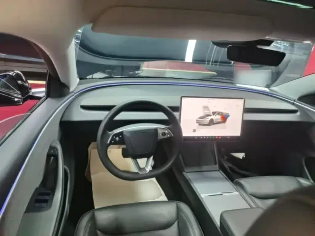 Tesla Model 3 — Фото автомобиля 10