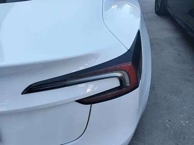 Tesla Model 3 — Фото автомобиля 7