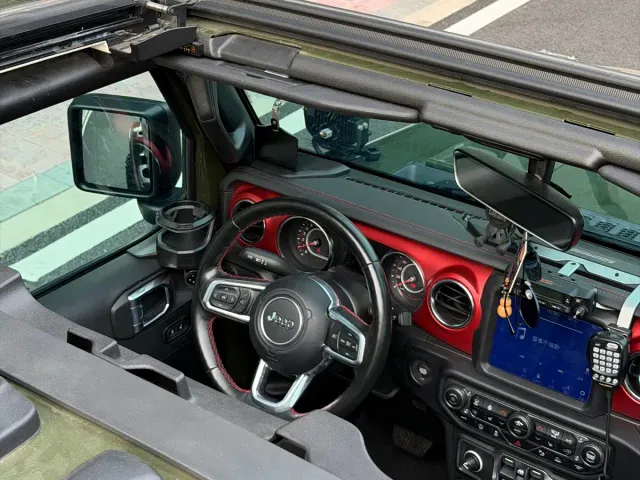 Jeep Wrangler — Фото автомобиля 16