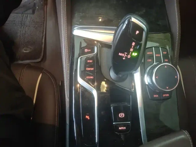 BMW 5 Series — Фото автомобиля 13