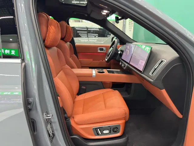 Li Auto L8 — Фото автомобиля 16