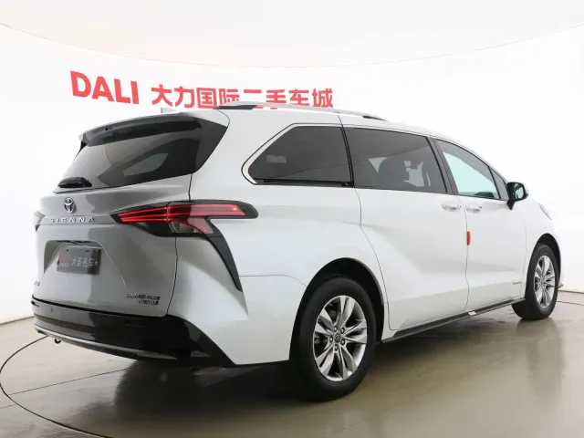 Toyota Sienna — Фото автомобиля 14