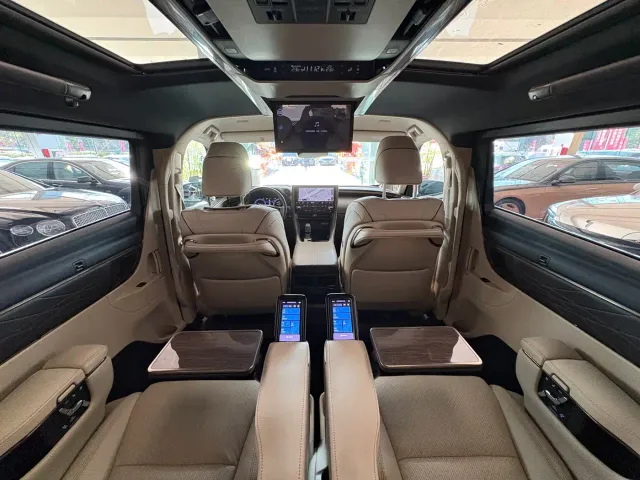 Toyota Alphard — Фото автомобиля 18