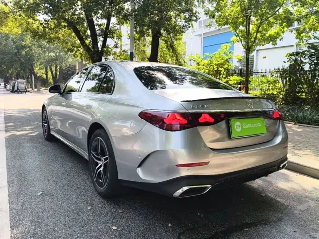 Mercedes-Benz E-Class — Фото автомобиля 22