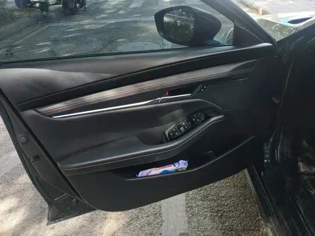 Mazda Axela — Фото автомобиля 7