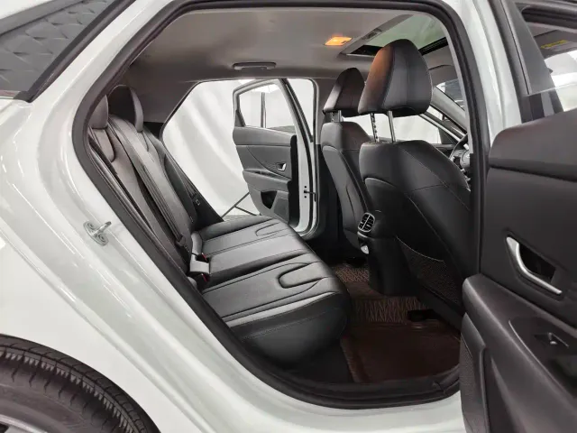 Hyundai Elantra — Фото автомобиля 17