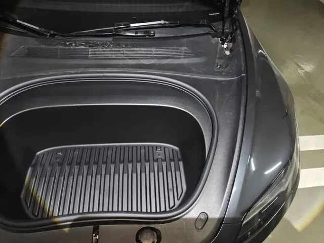 Tesla Model 3 — Фото автомобиля 21