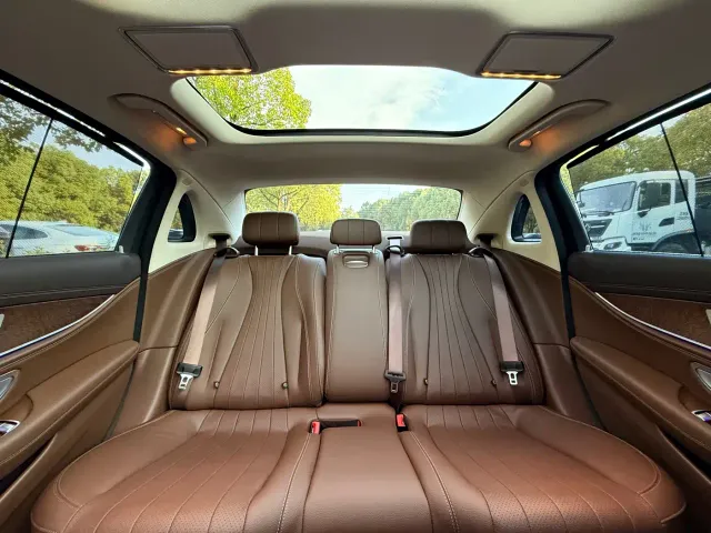 Mercedes-Benz E-Class — Фото автомобиля 16