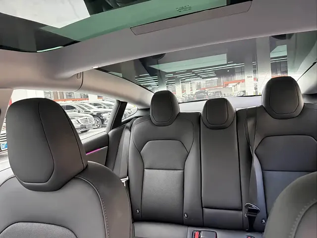 Tesla Model 3 — Фото автомобиля 9