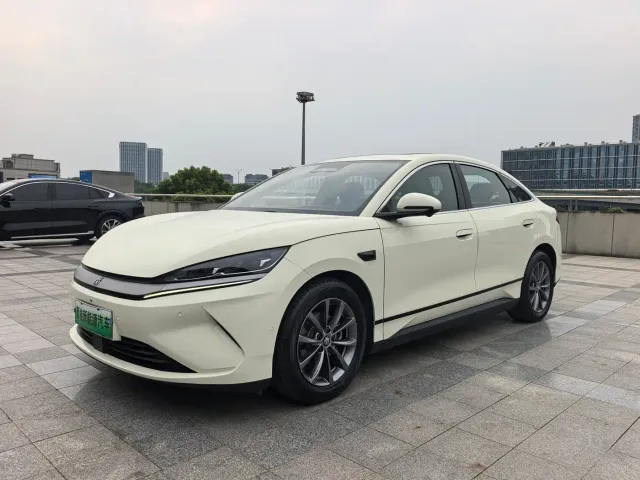 Фотография автомобиля — BYD Qin L