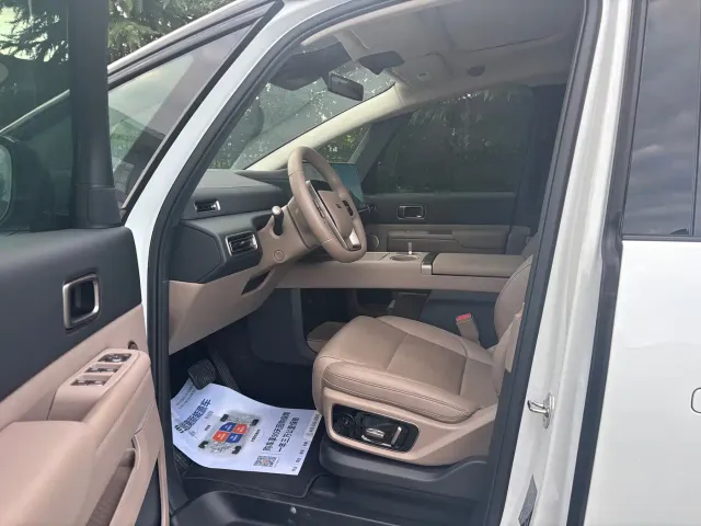 Li Auto MEGA — Фото автомобиля 6