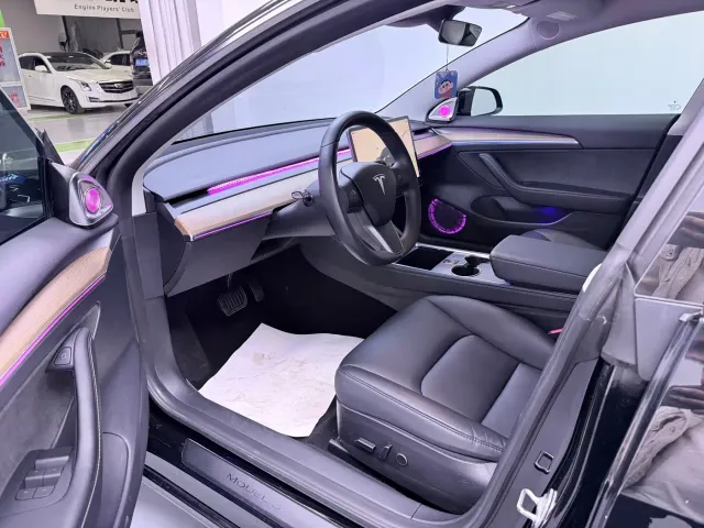 Tesla Model 3 — Фото автомобиля 4