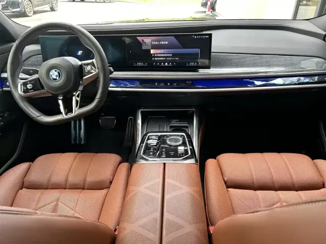 BMW BMW i7 2023 eDrive50L Premium M Sport Package — Фото автомобиля 5