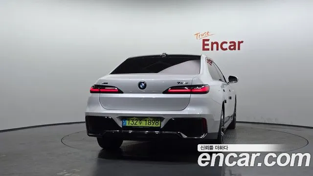 BMW 7-Series — Фото автомобиля 4