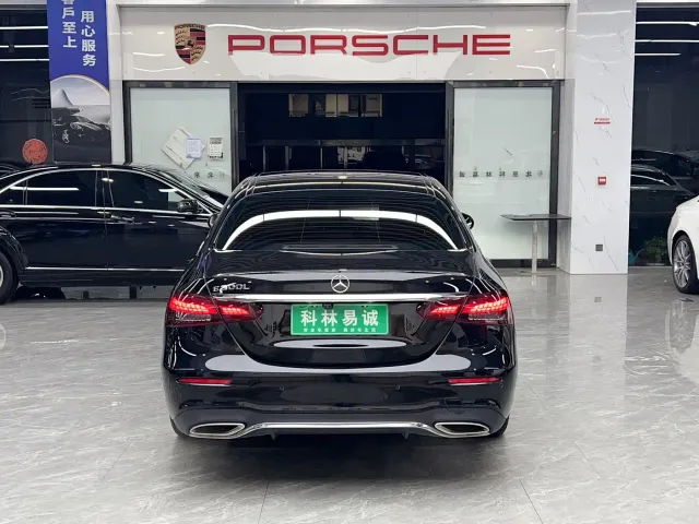 Mercedes-Benz E-Class — Фото автомобиля 5