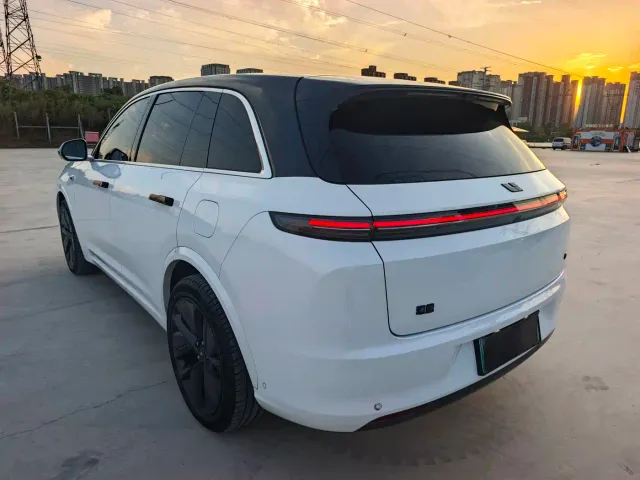 Li Auto L7 — Фото автомобиля 12