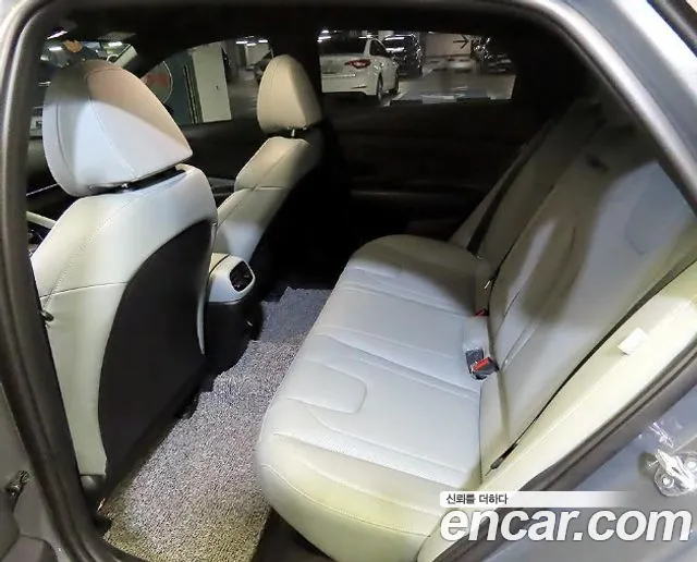 Hyundai AVANTE Inspiration — Фото автомобиля 5