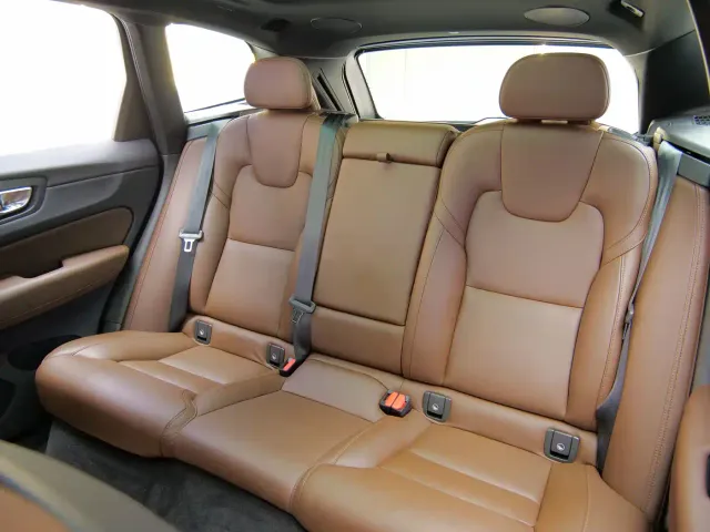 Volvo XC60 — Фото автомобиля 12