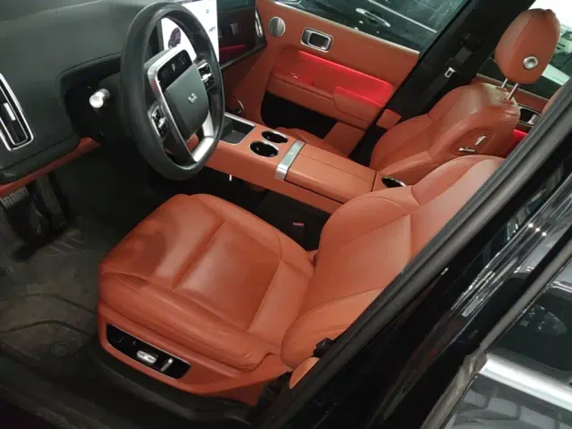 Li Auto L8 — Фото автомобиля 14