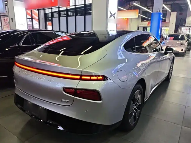 Xpeng P7 — Фото автомобиля 6