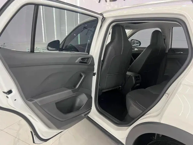 Volkswagen T-Cross — Фото автомобиля 12