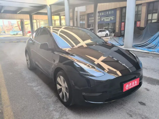 Tesla Model Y — Фото автомобиля 4