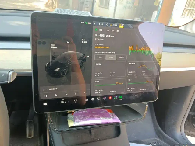 Tesla Model Y — Фото автомобиля 9