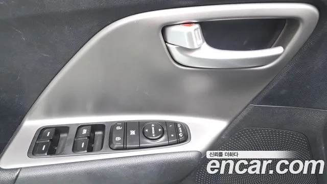 Kia Niro — Фото автомобиля 27