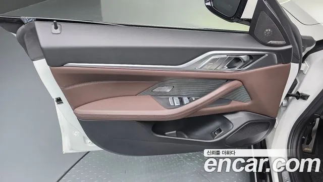 BMW i4 — Фото автомобиля 23