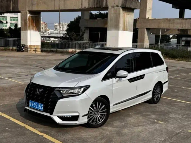 Honda Elysion — Фото автомобиля 3