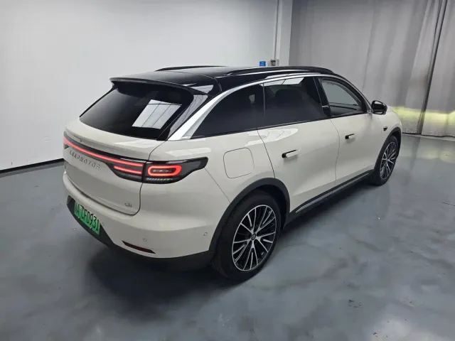 Leapmotor C11 — Фото автомобиля 6