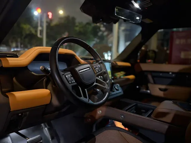 Land Rover Defender — Фото автомобиля 3