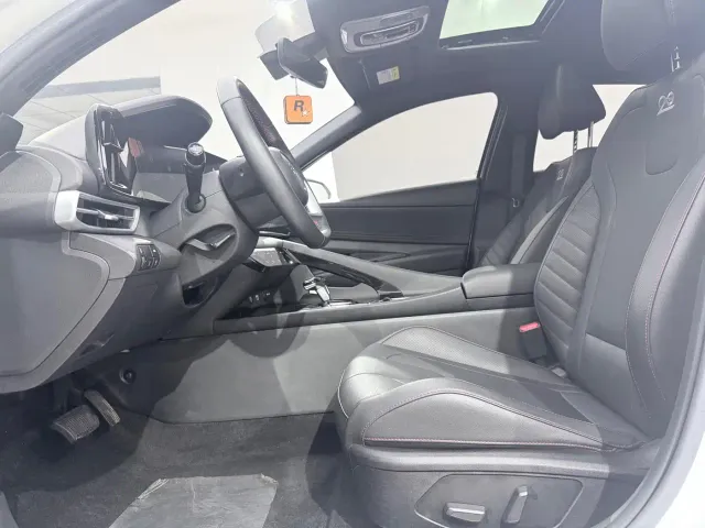 Hyundai Elantra — Фото автомобиля 7