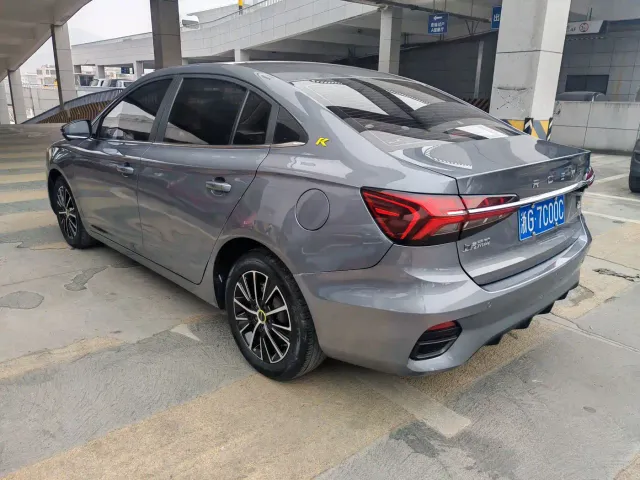 Roewe Roewe i5 2021 1.5L CVT Diamond Edition — Фото автомобиля 6