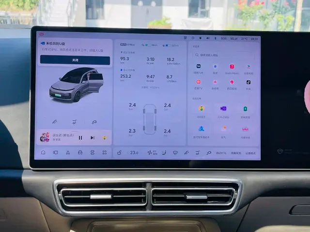 Li Auto L8 — Фото автомобиля 14