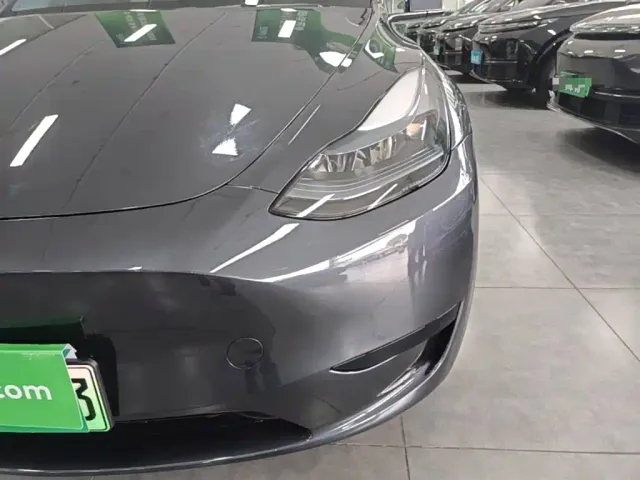 Tesla Model Y — Фото автомобиля 23