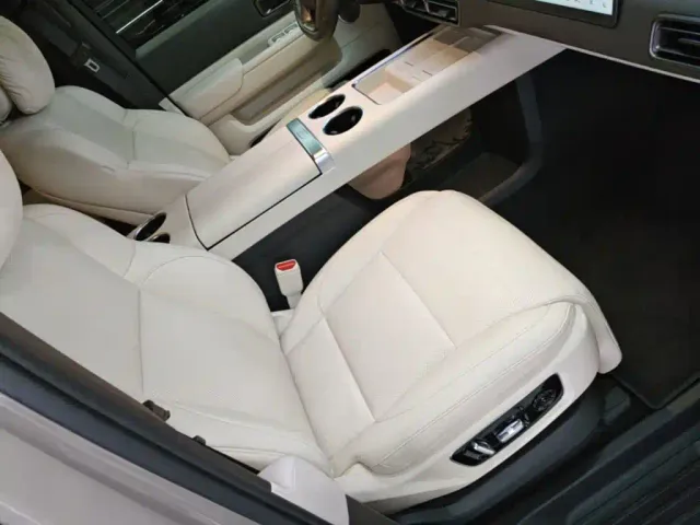 Li Auto MEGA — Фото автомобиля 24