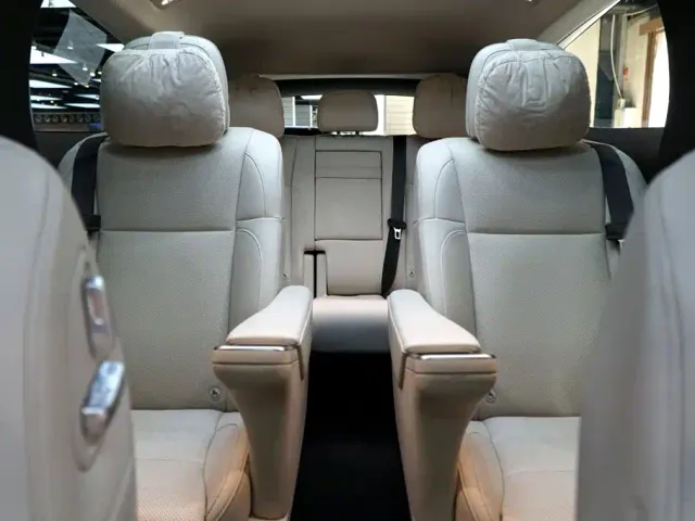Li Auto MEGA — Фото автомобиля 12