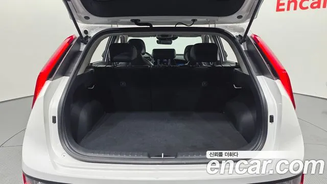 Kia Niro — Фото автомобиля 17