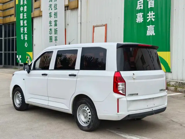 Wuling Hongguang Plus — Фото автомобиля 11