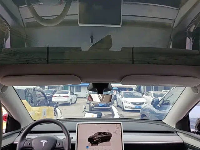 Tesla Model Y — Фото автомобиля 17