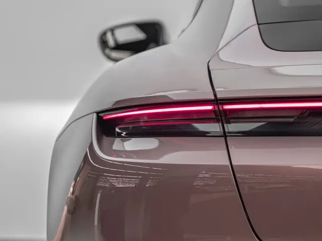 Porsche Taycan — Фото автомобиля 10