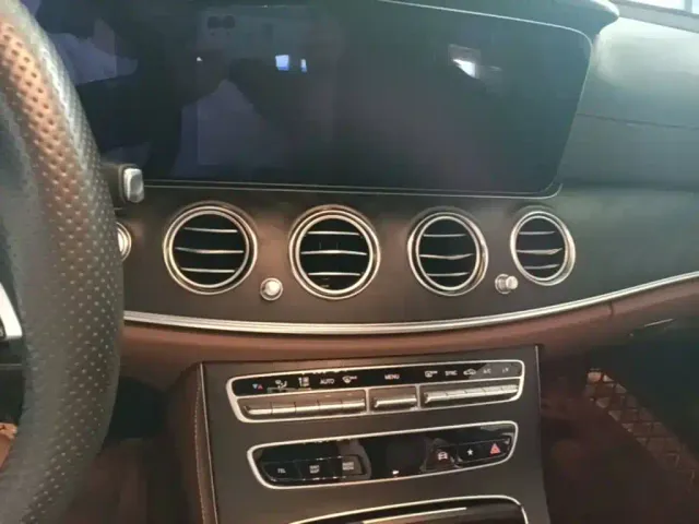 Mercedes-Benz E-Class — Фото автомобиля 12