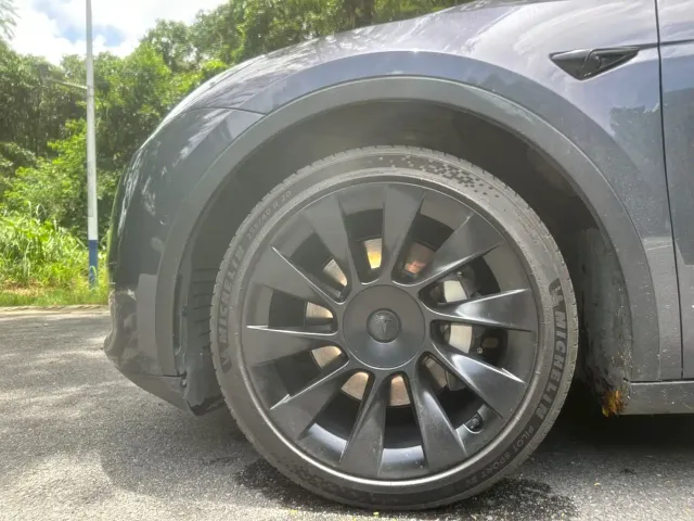 Tesla Model Y — Фото автомобиля 11