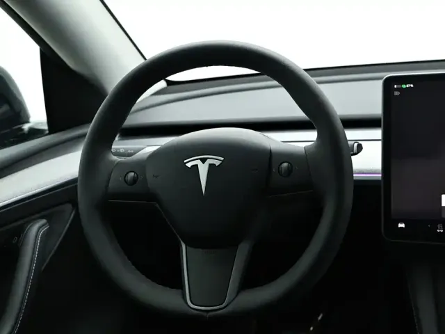 Tesla Model Y — Фото автомобиля 16