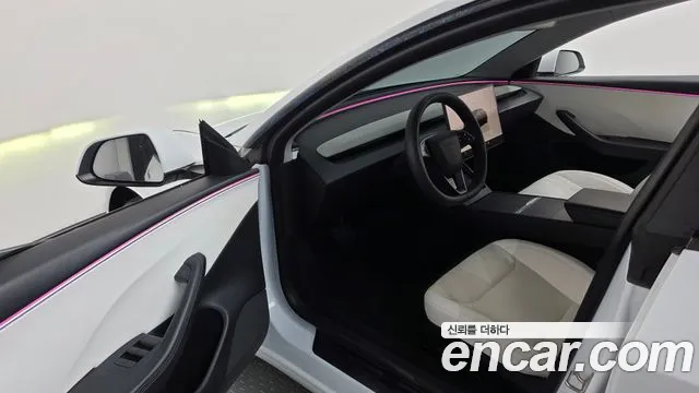 Tesla Model 3 — Фото автомобиля 8