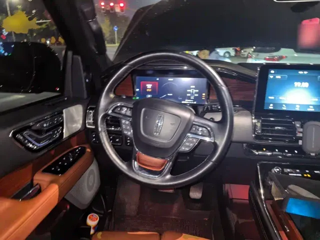 Lincoln Navigator — Фото автомобиля 13